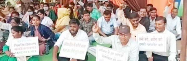 नियमितीकरण का वादा भूली सरकार, संविदाकर्मी आंदोलन पर