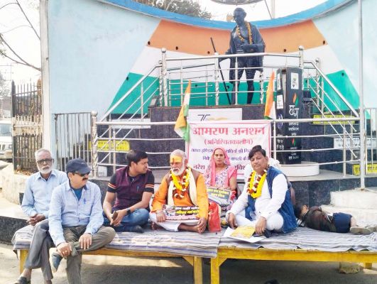 सहारा इंडिया के खिलाफ अनशन शुरू,  दोषियों पर कार्रवाई और जमा राशि लौटाने की मांग