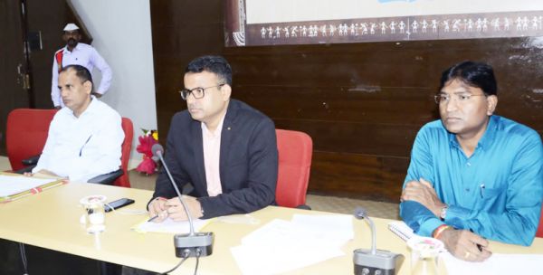 संवेदनशील क्षेत्रों में शिक्षा, स्वास्थ्य, पेयजल सहित बुनियादी सुविधाएं बढ़ाने पर जोर