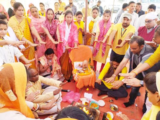 सोई सरकार को संविदा कर्मचारी  ने किया जगाने का प्रयास