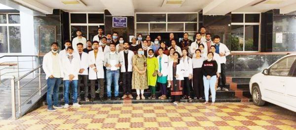 मानदेय में वृद्धि नहीं, मेकाज में जूनियर डॉक्टरों की 19 से बेमुद्दत हड़ताल, वार्डों में नहीं दिखेंगे