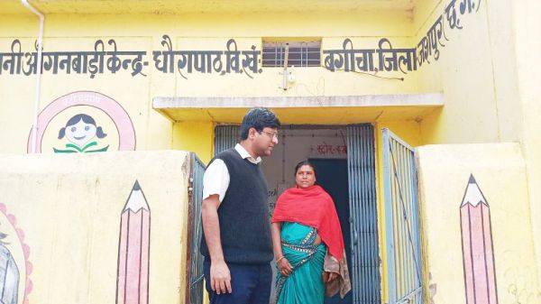 कलेक्टर ने उचित मूल्य दुकान व आंगनबाड़ी केंद्र का निरीक्षण किया