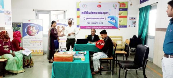 बेबी आशिका को लगा यूविन पोर्टल से प्रदेश में पहला टीका