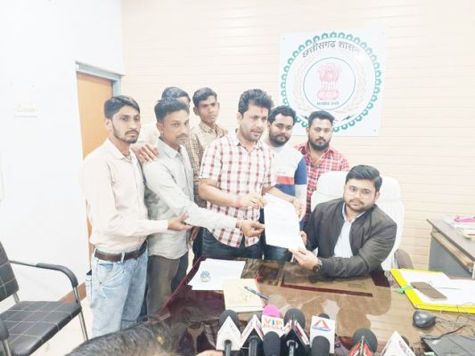 डोंगरगढ़ में बढ़ रहा भारी ट्रैफिक का दबाव  बायपास सडक़ को लेकर जकांछ ने सौंपा ज्ञापन