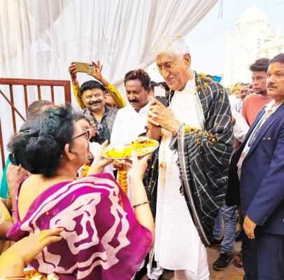 मंत्री सिंहदेव का पटाखे फोडक़र किया स्वागत फडऩवीस के निवास पहुंचे मंत्री