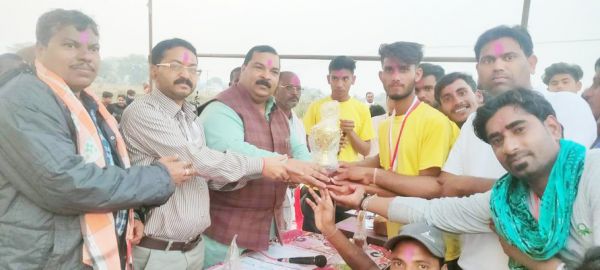 खेल को अपने जीवन का एक अहम हिस्सा बनाएं - टिकेन्द्र