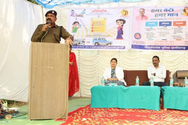 एसपी ने दी स्कूली बच्चों को नियमों की जानकारी