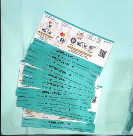 मैच से पहले नाई की दुकान में भी ब्लैक होती रही टिकिट, 6 गुना दाम