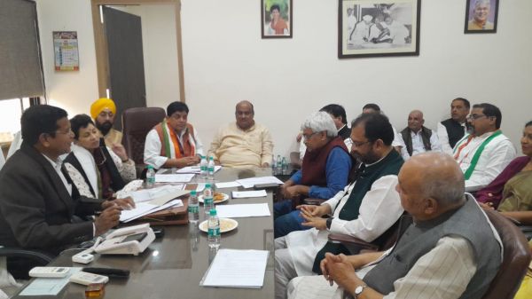 मंत्रियों के साथ शैलजा की बैठक, हाथ से हाथ जोड़ो अभियान की रूपरेखा तय की