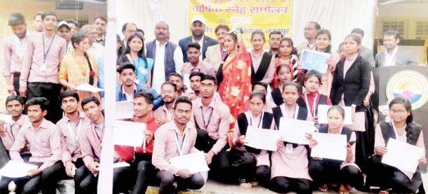 समाज व देश को प्रगति के पथ पर आगे ले जाने शिक्षा जरूरी-  कमरो