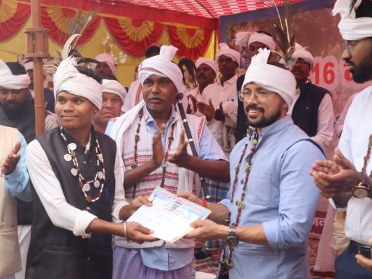 सामाजिक संगठन पर चर्चा, शिक्षा पर विशेष जोर,  मुर्गा लड़ाई पर लगे अंकुश-कलेक्टर 