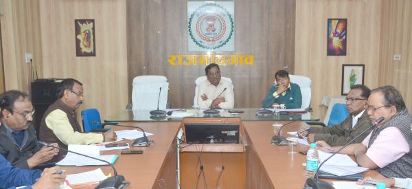 निर्माण कार्यों को प्राथमिकता के साथ करें निर्धारित समयावधि में पूर्ण - कलेक्टर