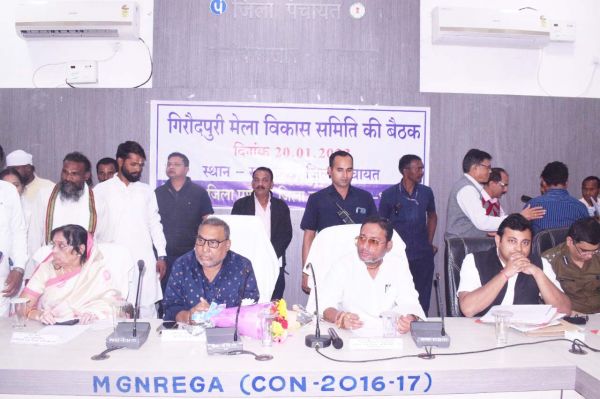 दर्शनार्थियों को बुनियादी सुविधाएं प्रदान करने आपसी तालमेल से काम करें अधिकारी-रूद्रकुमार गिरौदपुरी मेला 24 से 