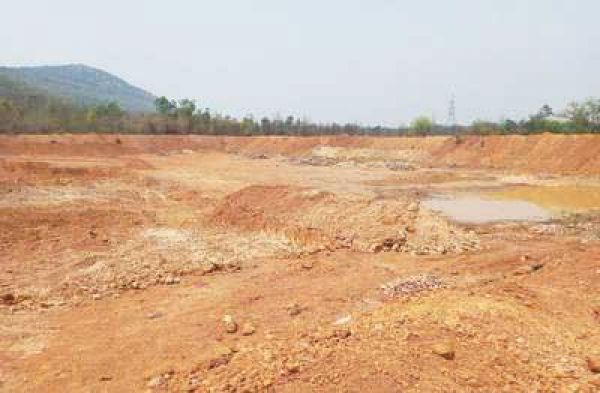 जर्जर सडक़ की दुर्दशा झेल रहे पाली क्षेत्र के ग्रामीण