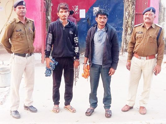 4 पेटी शराब के साथ 2 गिरफ्तार