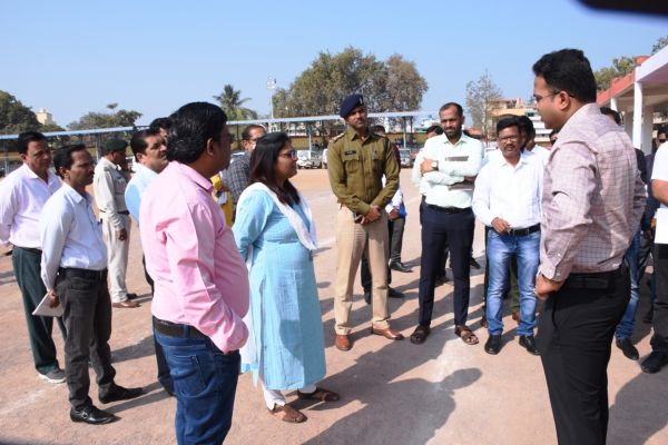 कलेक्टर ने लिया मुख्य समारोह स्थल पर तैयारियों का जायजा
