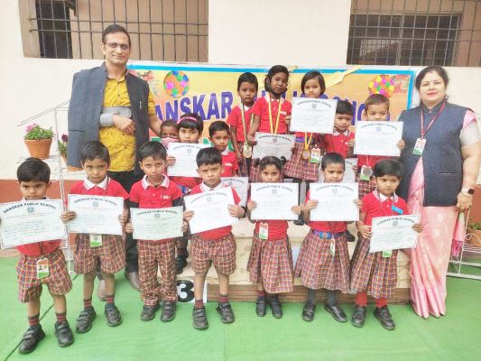 संस्कार स्कूल में वार्षिकोत्सव