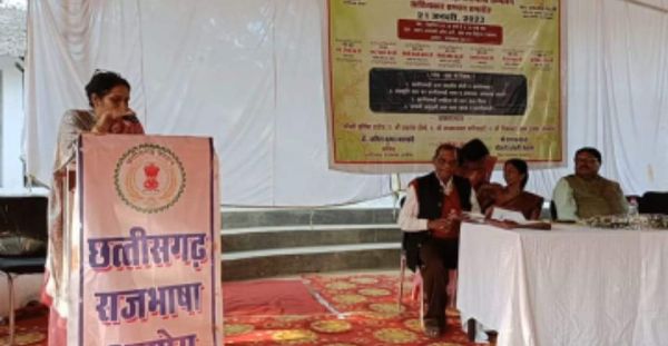 कवि सम्मेलन में कोंडागांव के कवियों ने किया कविता पाठ