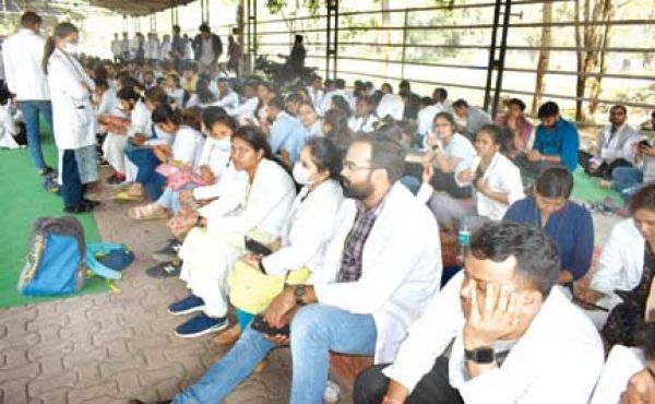 जूनियर डॉक्टर्स की सीएम भूपेश बघेल से चर्चा तय, हड़ताल खत्म हो 