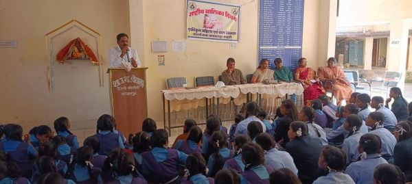 बालिकाओं को बताये अधिकार, किया जागरूक