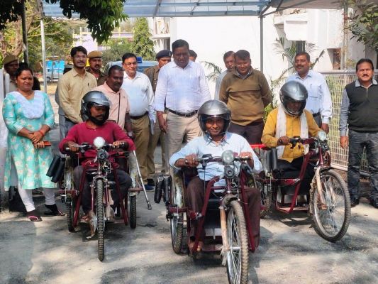 जन चौपाल : 3 को मोटराईज्ड ट्राइसिकल और 5 को मिला जाति प्रमाण पत्र