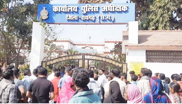 श्मशान भूमि पर कब्जा करने कब्र तोडऩे वाले बिल्डर को गिरफ्तार करने की मांग