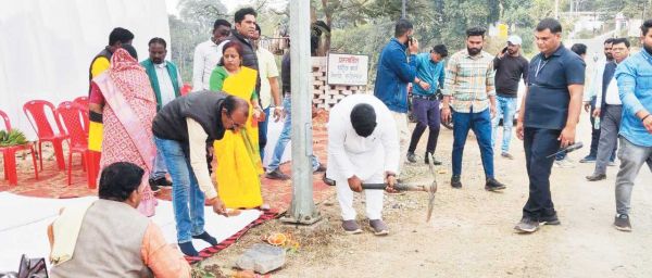 ढाई करोड़ के कार्यों का मनेंद्रगढ़ विधायक ने किया भूमिपूजन