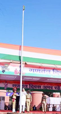 सीएम ने जगदलपुर के लालबाग मैदान में किया ध्वजारोहण, तिरंगे को दी सलामी