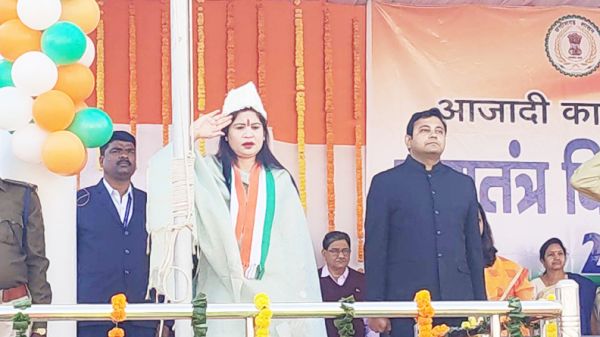 संसदीय सचिव शकुंतला ने फहराया तिरंगा