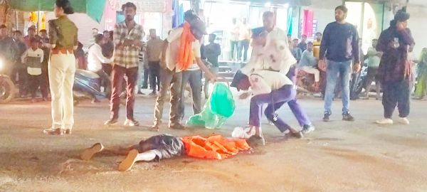 सडक़ हादसे में मौत, ग्रामीण की पहचान,  सामाजिक कार्यक्रम के बाद घर लौटते हादसा