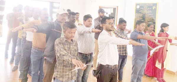 मतदाता दिवस पर अधिकारी-कर्मियों ने ली शपथ
