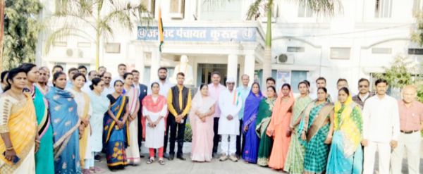 नपं में तपन, जनपद में शारदा ने किया ध्वजारोहण