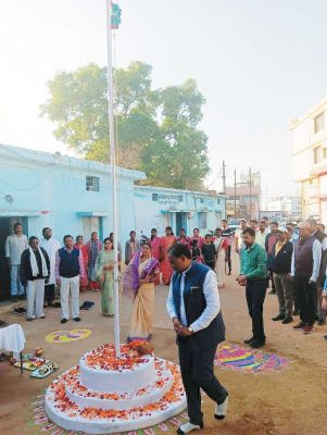 जगह-जगह शान से लहराया तिरंगा, कई आयोजन