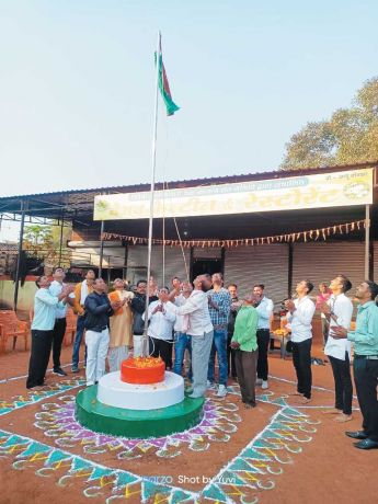 सब्जी मंडी में ध्वजारोहण