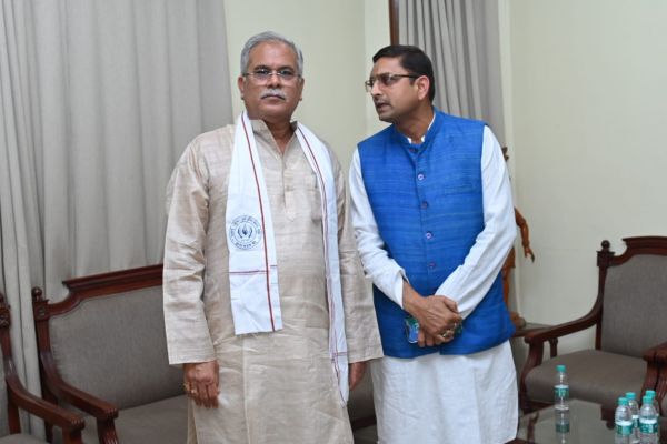 किसान सम्मान समारोह के बारे में चर्चा करने सीएम से मिले नवाज