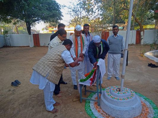 प्रदेश अध्यक्ष ने किया होम्योपैथिक अस्पताल में ध्वजारोहण्