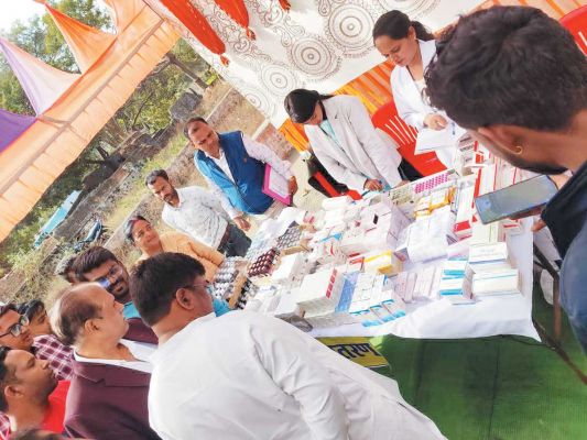 स्वास्थ्य शिविर में 21 बच्चे समेत 172 का इलाज