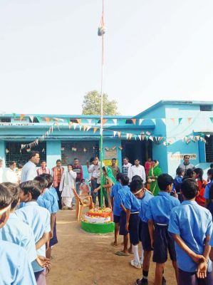 शान से लहराया तिरंगा