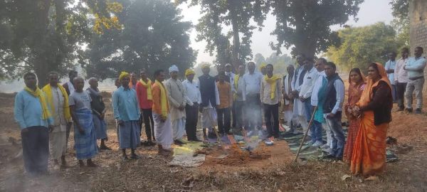 गोंड समाज के नवीन सामुदायिक भवन का पारम्परिक रीति-रिवाज के साथ भूमिपूजन