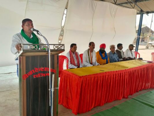 किसानों ने निकाली तिरंगा ट्रैक्टर रैली, फसलों के लिए एमएसपी की कानूनी गारंटी मांगा