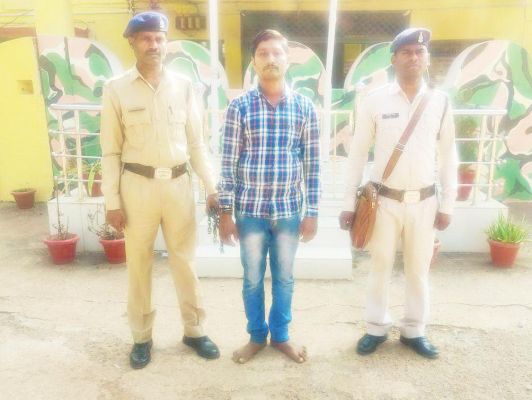 नाबालिग से छेडख़ानी, पकड़ाया
