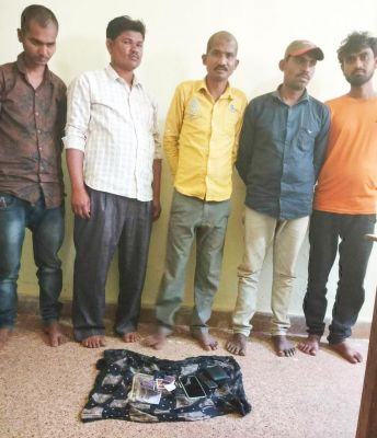 जुआ खेलने वाले आधा दर्जन जुआरी पकड़ाए
