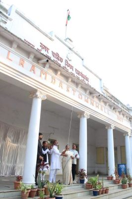 टाउनहाल में लहराया तिरंगा गुंजा राष्ट्रगान