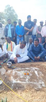 संसदीय सचिव पारसनाथ ने पुलिया निर्माण का किया भूमिपूजन 