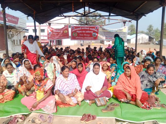 आंबा कार्यकर्ता-सहायिका बेमुद्दत हड़ताल पर