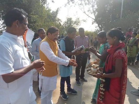 कांग्रेस की हाथ से हाथ जोड़ो यात्रा: घर-घर जाकर बताई भूपेश सरकार की उपलब्धियां