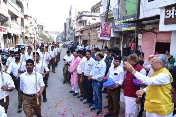 रमन ने किया स्वयंसेवकों का सम्मान