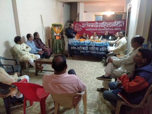 साहित्यिक काव्यधारा में कवियों ने किया रचनापाठ
