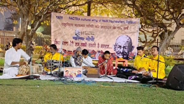 सबको सन्मति दे भगवान थीम पर बच्चों ने बनाई पेंटिंग