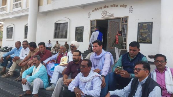 भूपेश का दिया सम्मान वापस लौटाया रूपन ने